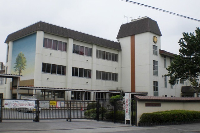小学校　本庄市立本庄東小学校（小学校）まで736m