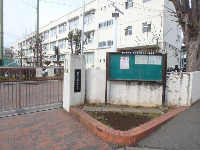 中学校　市立鶴ケ峯中学校（中学校）まで474m