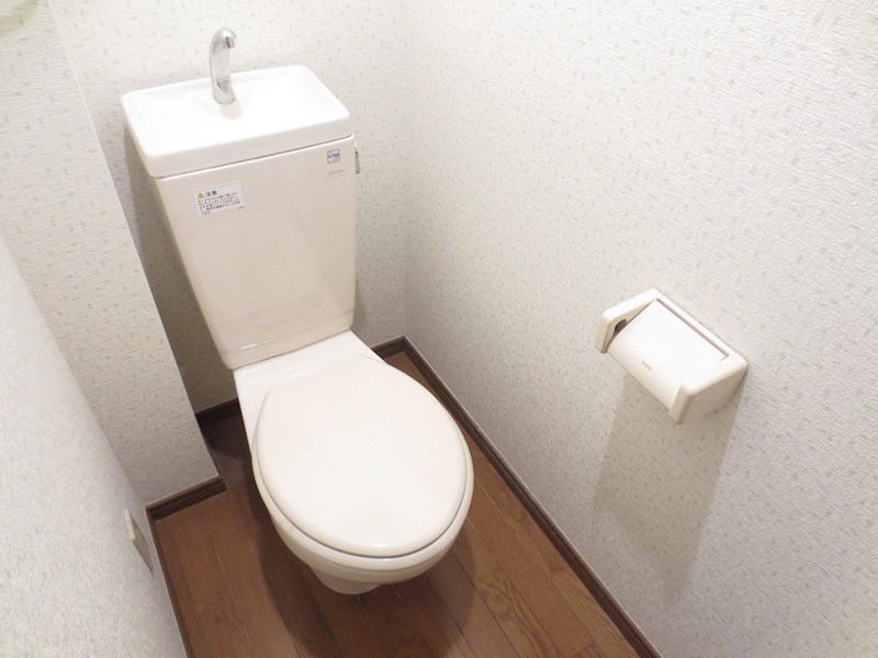東急東横線 祐天寺駅 徒歩5分 2階建 築25年のトイレ写真