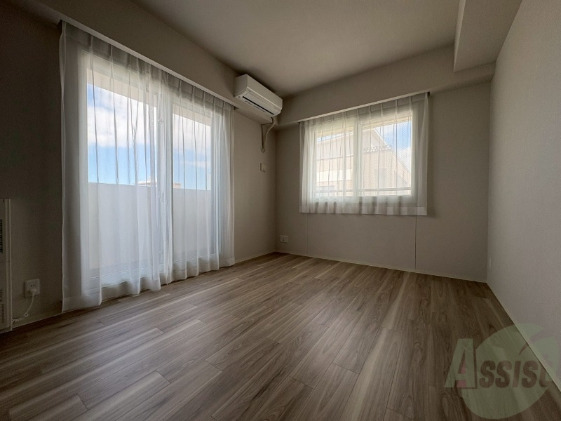その他部屋・スペース　こちらのお部屋は光が差し込む、温かみのあるお部屋です。
