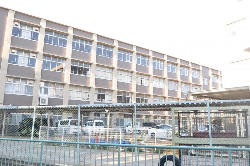 小学校　神戸市立竜が台小学校（小学校）まで427m