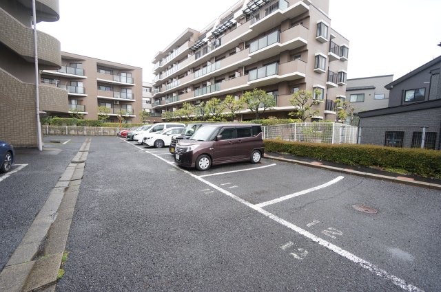 駐車場　お電話でのご予約がスムーズです！