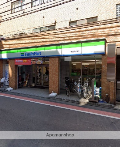 コンビニ　ファミリーマート（コンビニ）まで268m