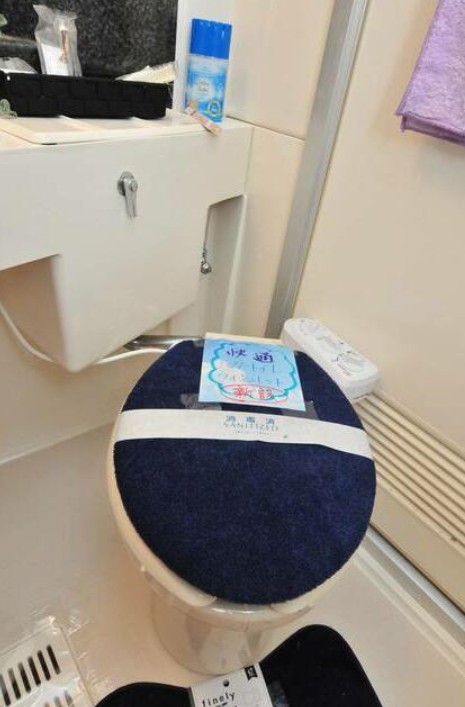 東急田園都市線 用賀駅 徒歩4分 4階建 築45年のトイレ写真