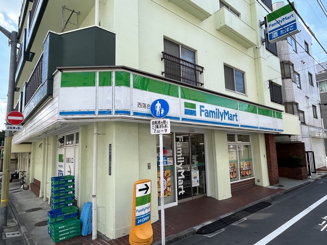コンビニ　ファミリーマート（コンビニ）まで165m