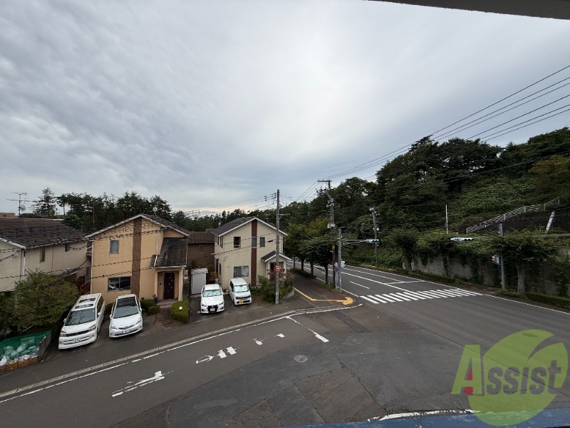 バルコニー　眺望の写真です。閑静な住宅街という印象を受けました。