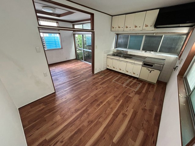 伏山3丁目戸建の居間写真