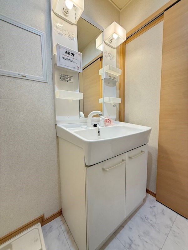 洗面設備　※別号室の写真です。