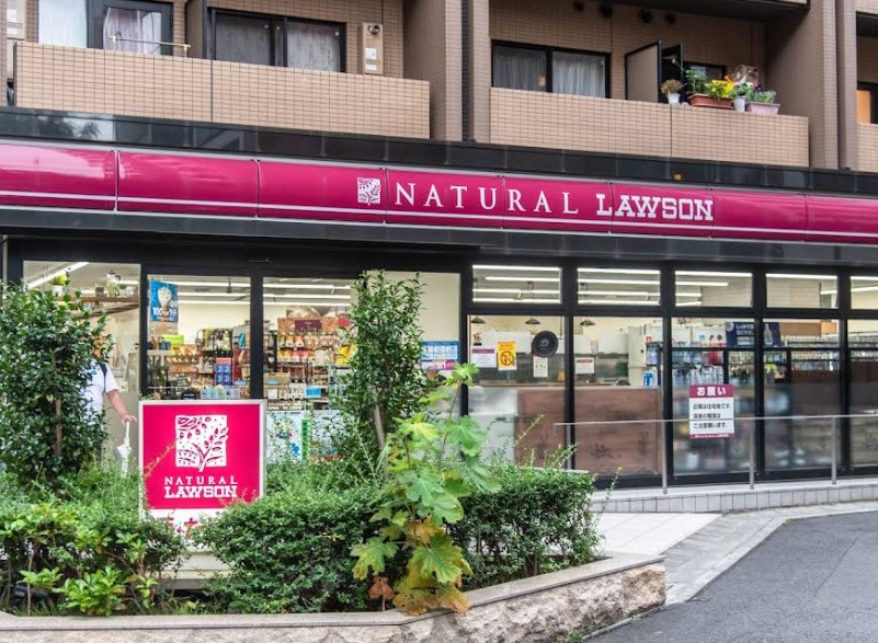 コンビニ　ナチュラルローソン南麻布二丁目店（コンビニ）まで244m