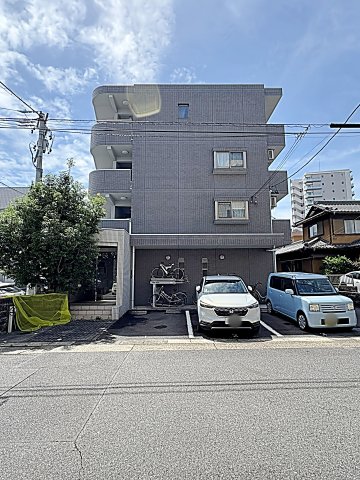 建物外観　タイル貼りの綺麗な外観です！