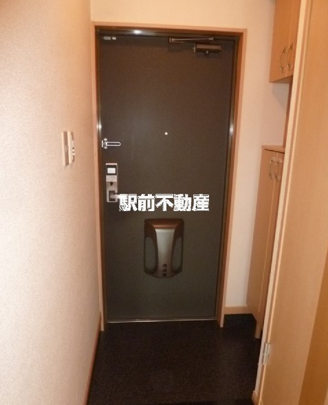 ロイヤルヒルズII番館の玄関写真