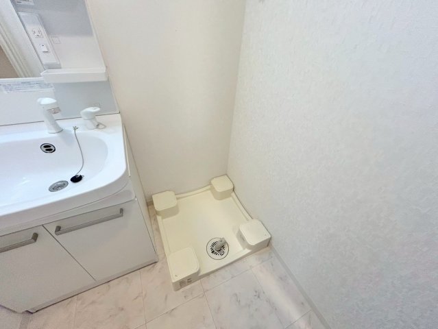 その他設備　室内に洗濯機置場があれば雨の日でも濡れる心配がございませんね