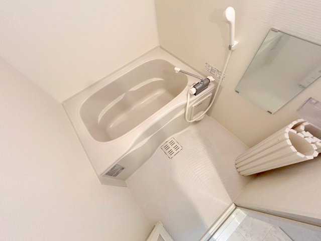 バス・シャワールーム　広めのお風呂は一日の疲れを癒してくれます。