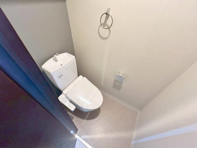 トイレ　綺麗なトイレにはウォシュレット標準装備です。