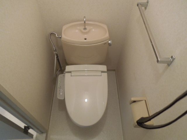 トイレ　入居中につき写真は入居前のものです