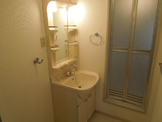 洗面設備　入居中につき写真は入居前のものです