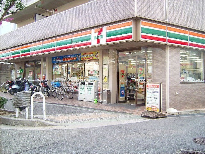 コンビニ　セブンイレブン（コンビニ）まで350m