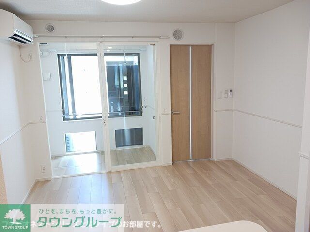 ヒマワリの居間写真