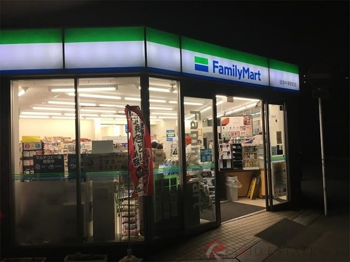 コンビニ　ファミリーマート　阪急中津駅前店（コンビニ）まで125m