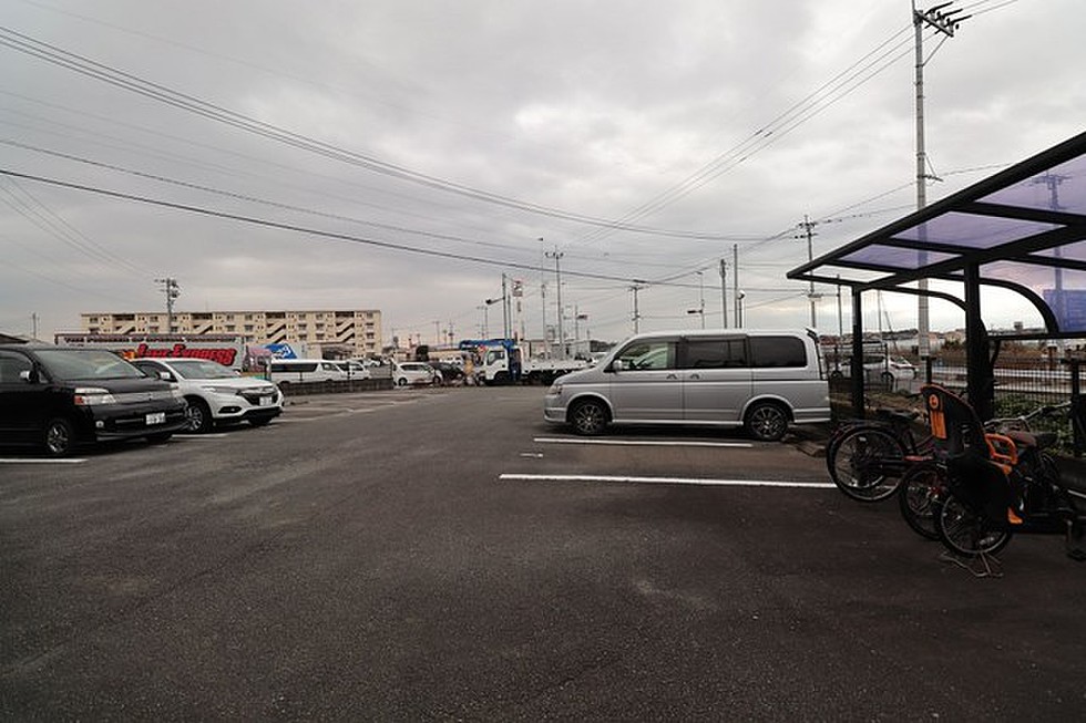 駐車場　駐車スペースもあります