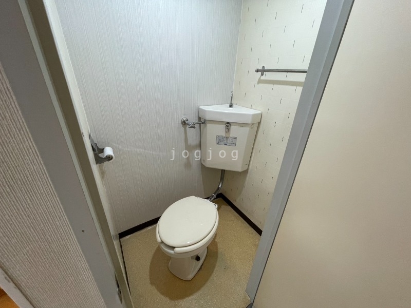 トイレ　当社サービスセンターで温水洗浄便座の設置承ります★