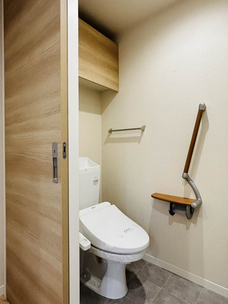 ＪＲ山陽本線 瀬戸駅 徒歩20分 3階建 築8年のトイレ写真