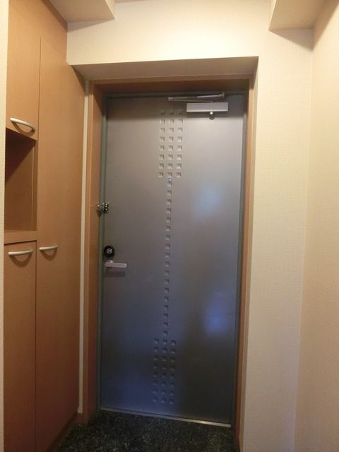玄関　（別タイプ参考写真）エクメーネ赤羽　北区志茂5