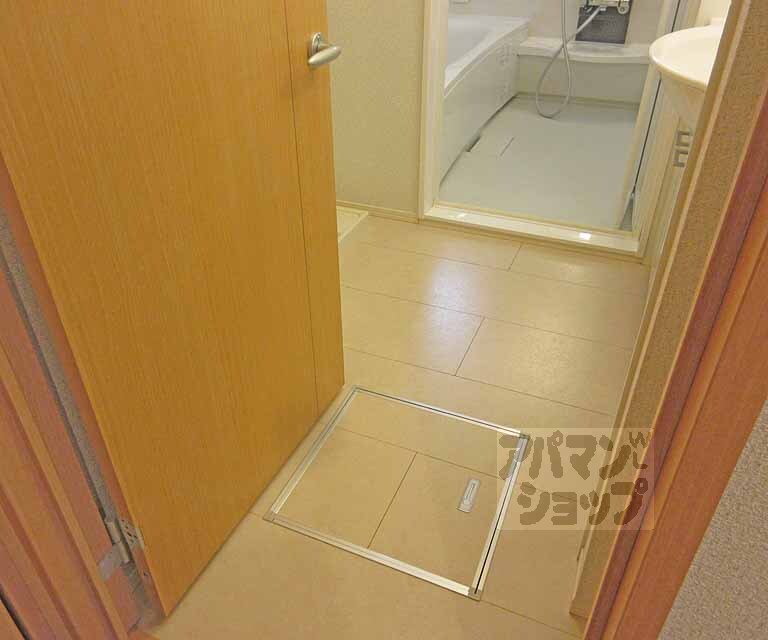 洗面設備　脱衣所が広々としています。