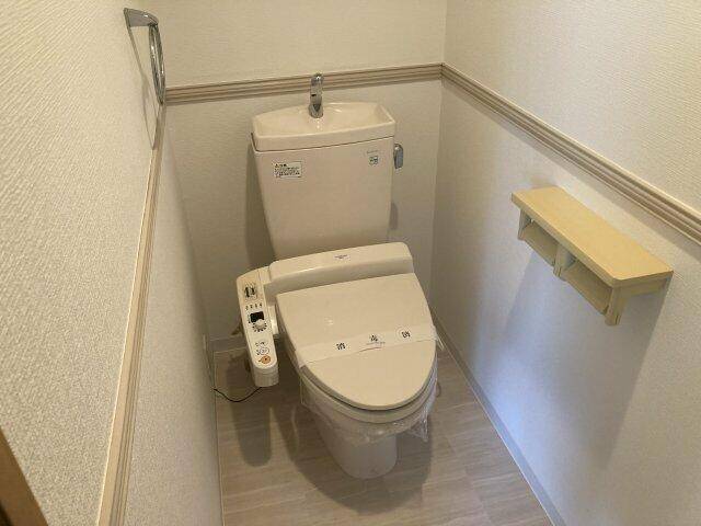 トイレ　温水洗浄便座