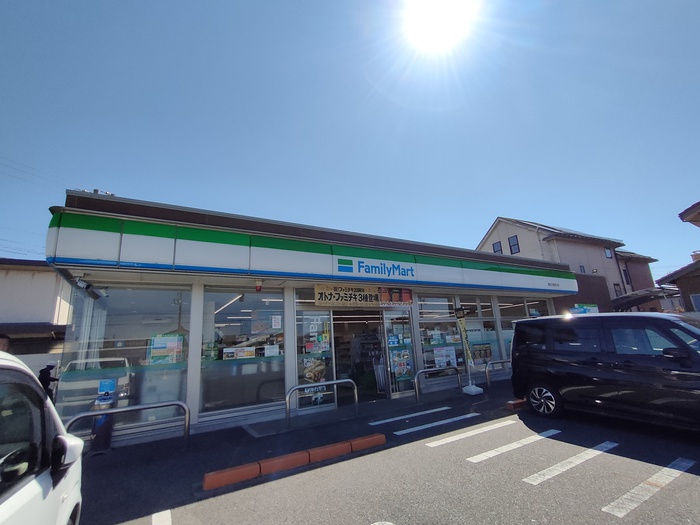 コンビニ　ファミリーマート東近江能登川店（コンビニ）まで350m