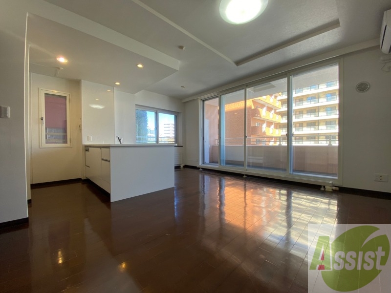 居室・リビング　広くてキレイなお部屋が広がっていて、充実した生活が送れそう。