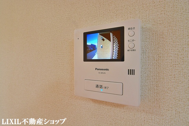セキュリティ　来訪者の確認が出来るモニター付インターホンです。