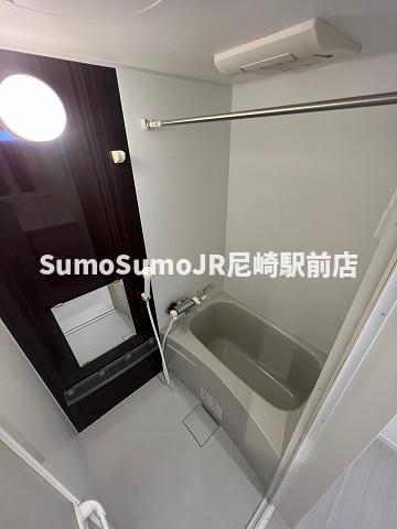 バス・シャワールーム　コンパクトで使いやすいお風呂です