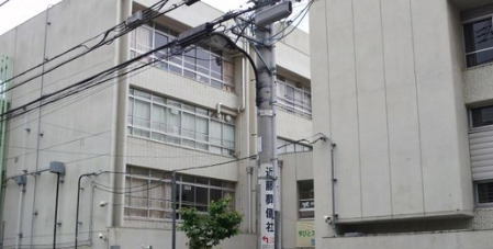小学校　新宿区立鶴巻小学校（小学校）まで206m