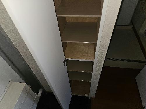 玄関　備品や設備仕様は号室等により異なります現地をご確認下さい。