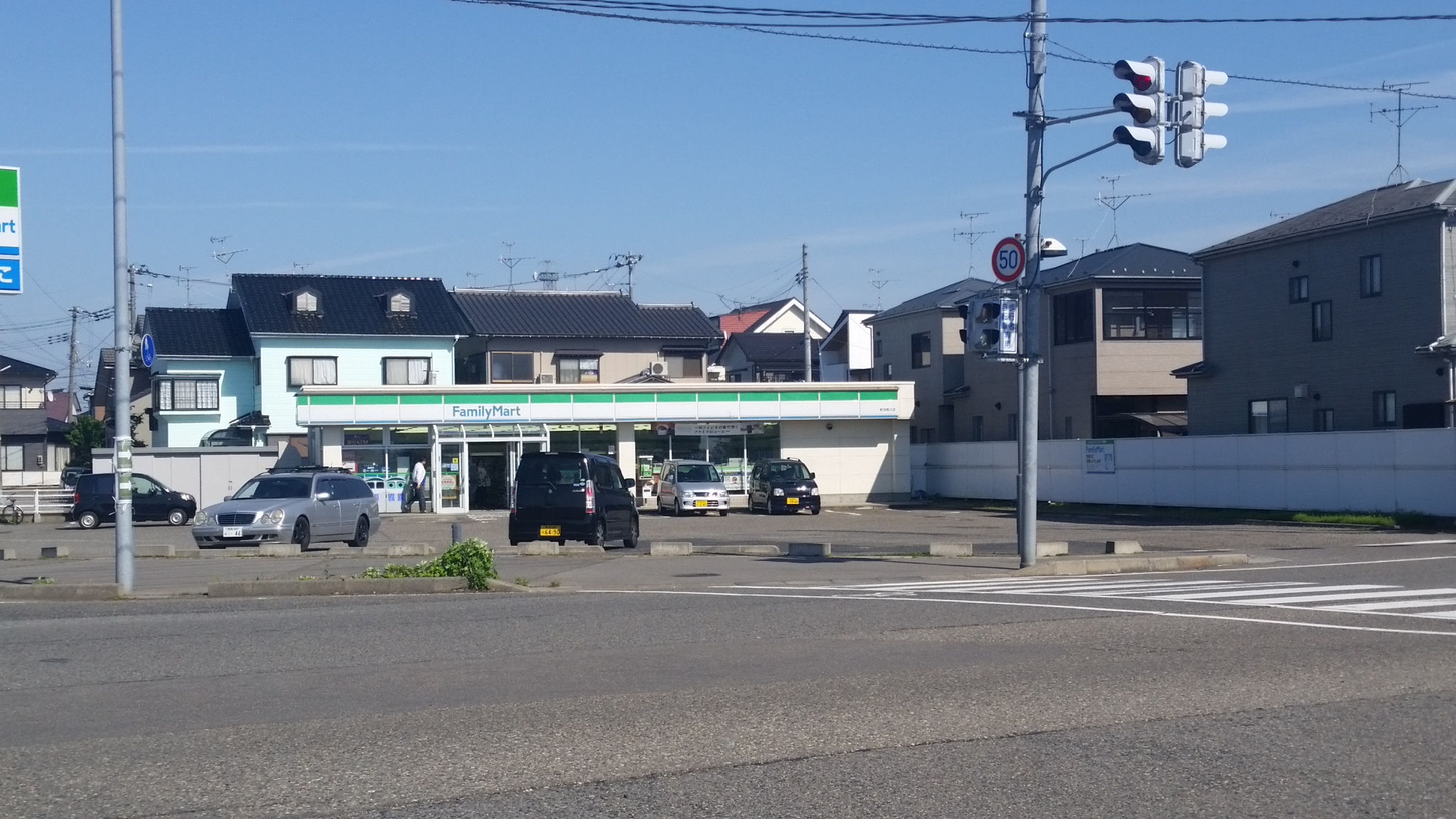 コンビニ　ファミリーマート新潟立仏店（コンビニ）まで675m