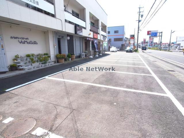 【山県市高富のアパートの駐車場】