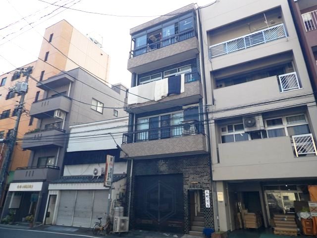 広島市中区十日市町のマンションの建物外観