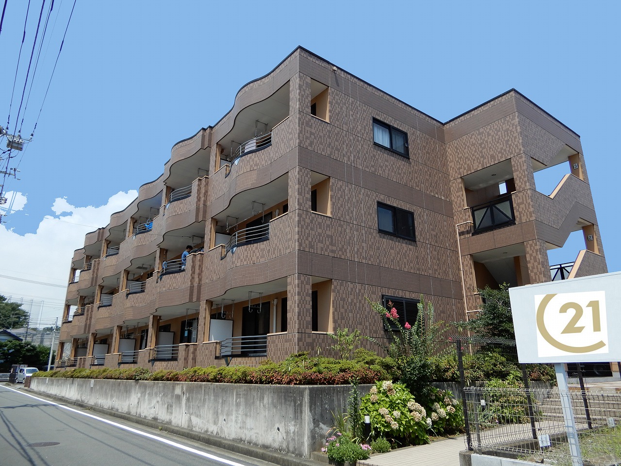 建物外観　駅近くの閑静な住宅街にございます。