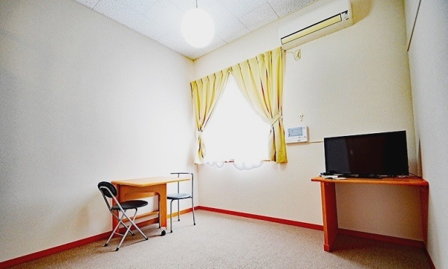 居室・リビング　写真は別号室のものです。