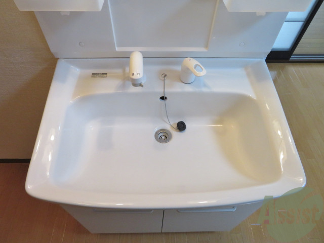 洗面設備　忙しい朝の味方、独立洗面台があるのは嬉しいですね