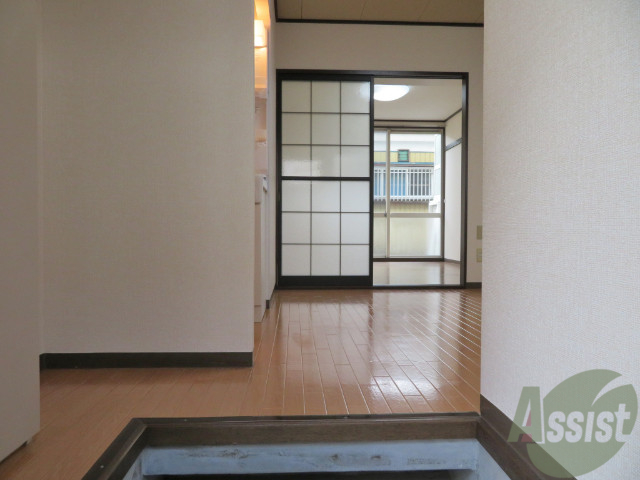 玄関　玄関から見た景色はこちらです。イメージできますか。