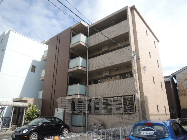 名古屋市港区九番町のマンションの建物外観