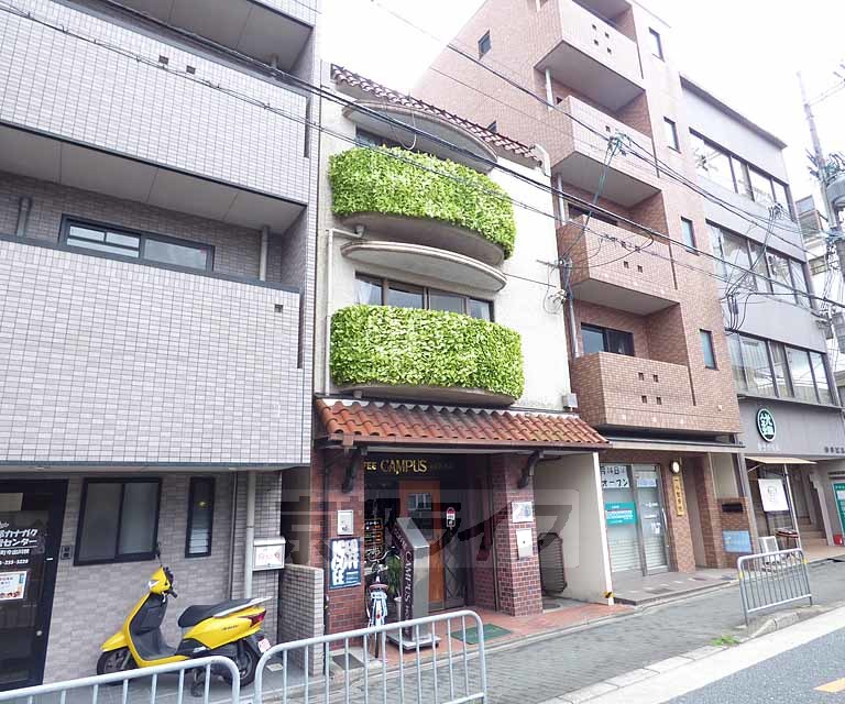 京都市上京区大原口町のマンションの建物外観