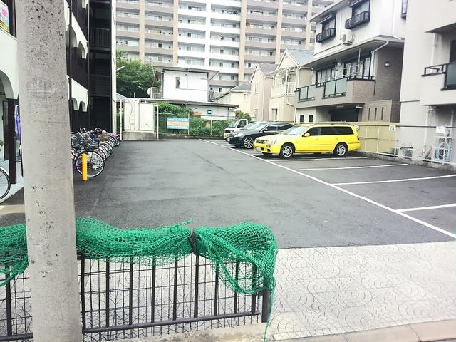 【清和マンションの駐車場】