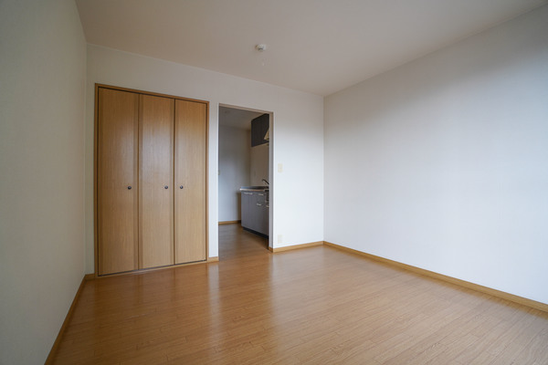 居室・リビング　同じ建物の別のお部屋