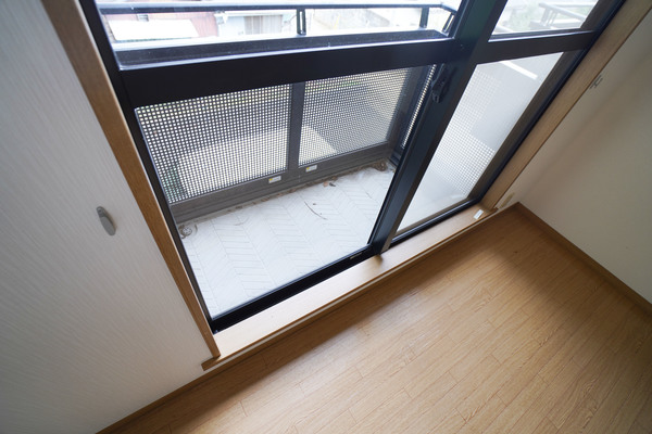 バルコニー　同じ建物の別のお部屋