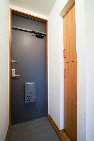 玄関　同じ建物の別のお部屋