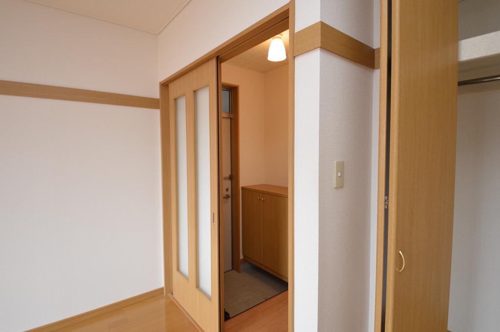 玄関　（参考）他室の写真を使用しています。現況優先となります。