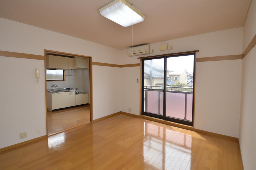 居室・リビング　（参考）他室の写真を使用しています。現況優先となります。